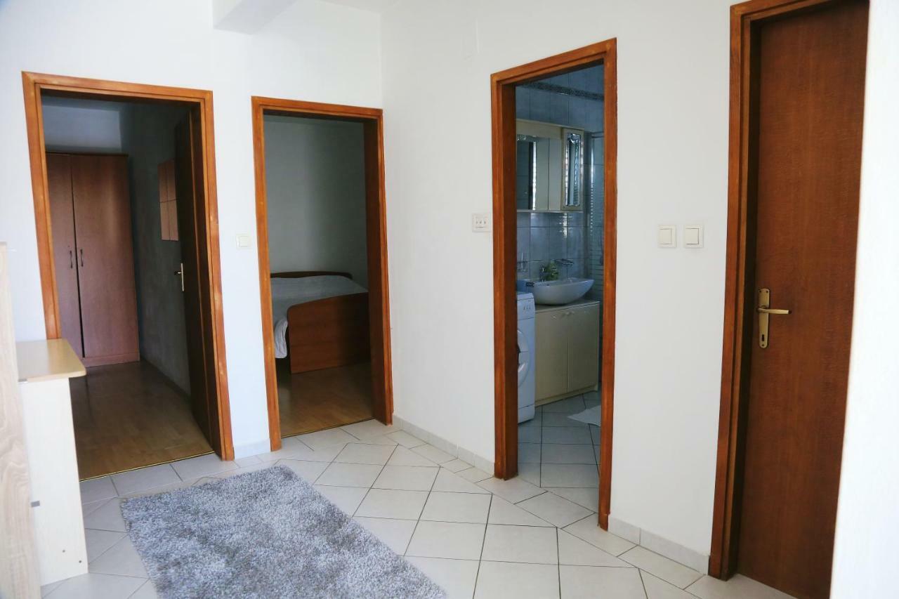 Apartments Tonia Br. 1 Zavalatica Buitenkant foto